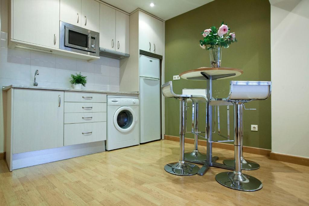 Apartamentos Apr Alcala Madrid Exterior photo