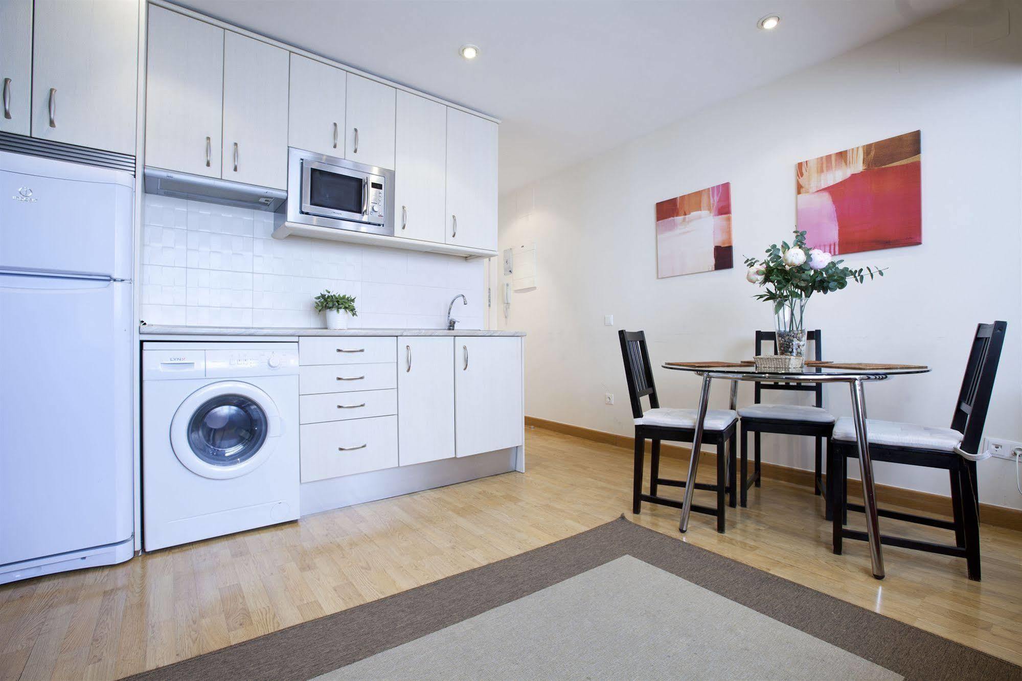 Apartamentos Apr Alcala Madrid Exterior photo