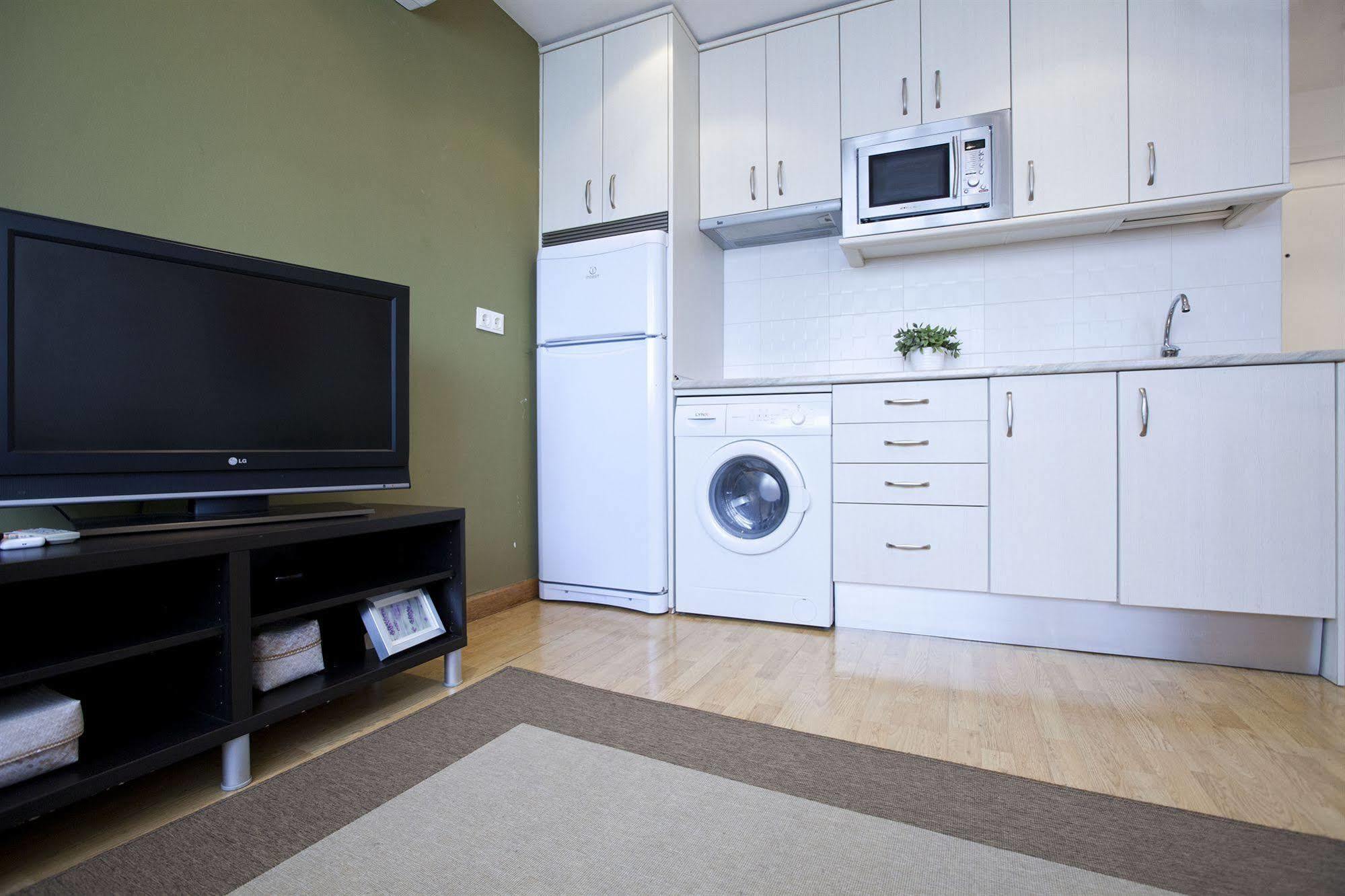 Apartamentos Apr Alcala Madrid Exterior photo