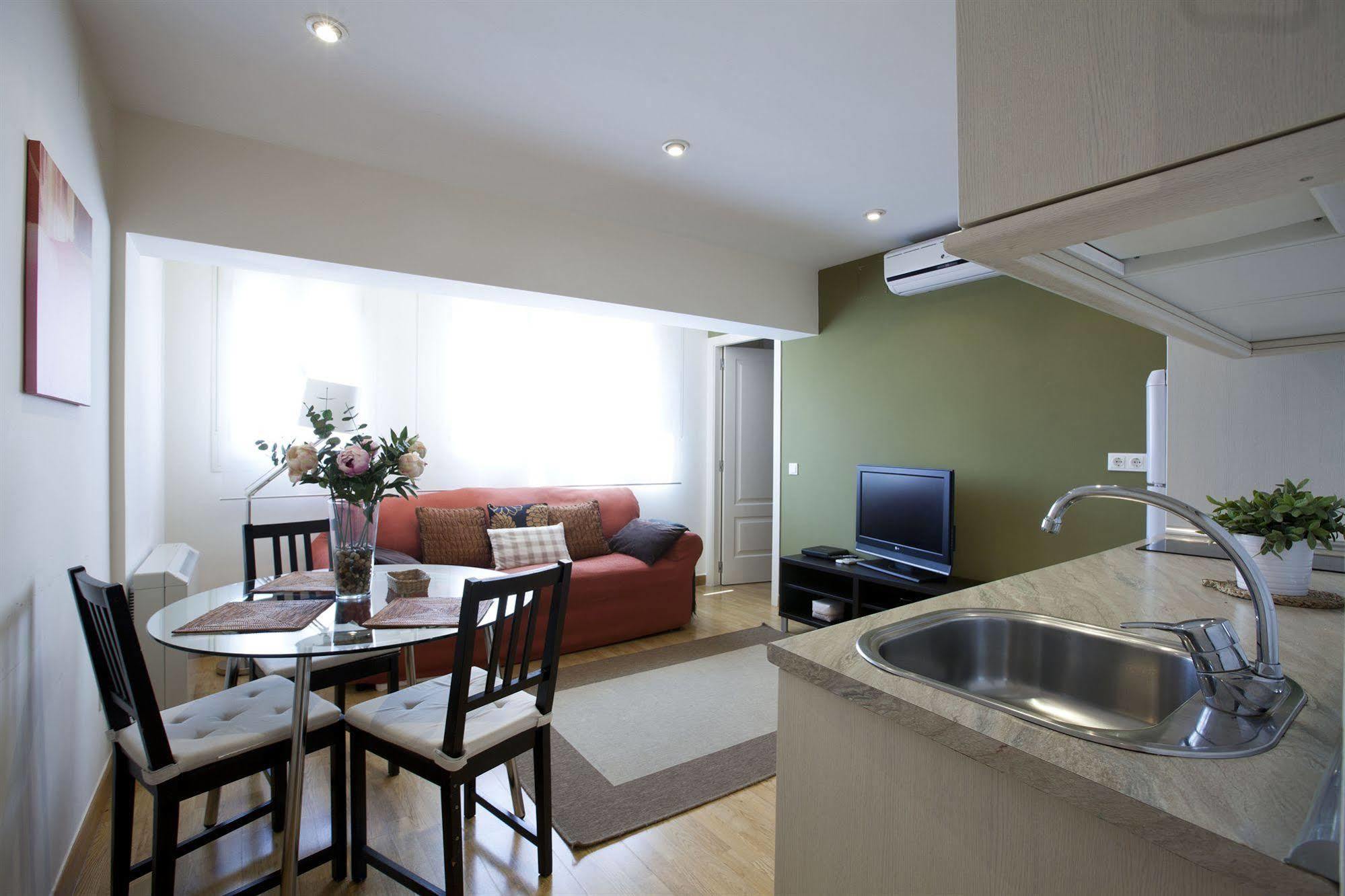 Apartamentos Apr Alcala Madrid Exterior photo