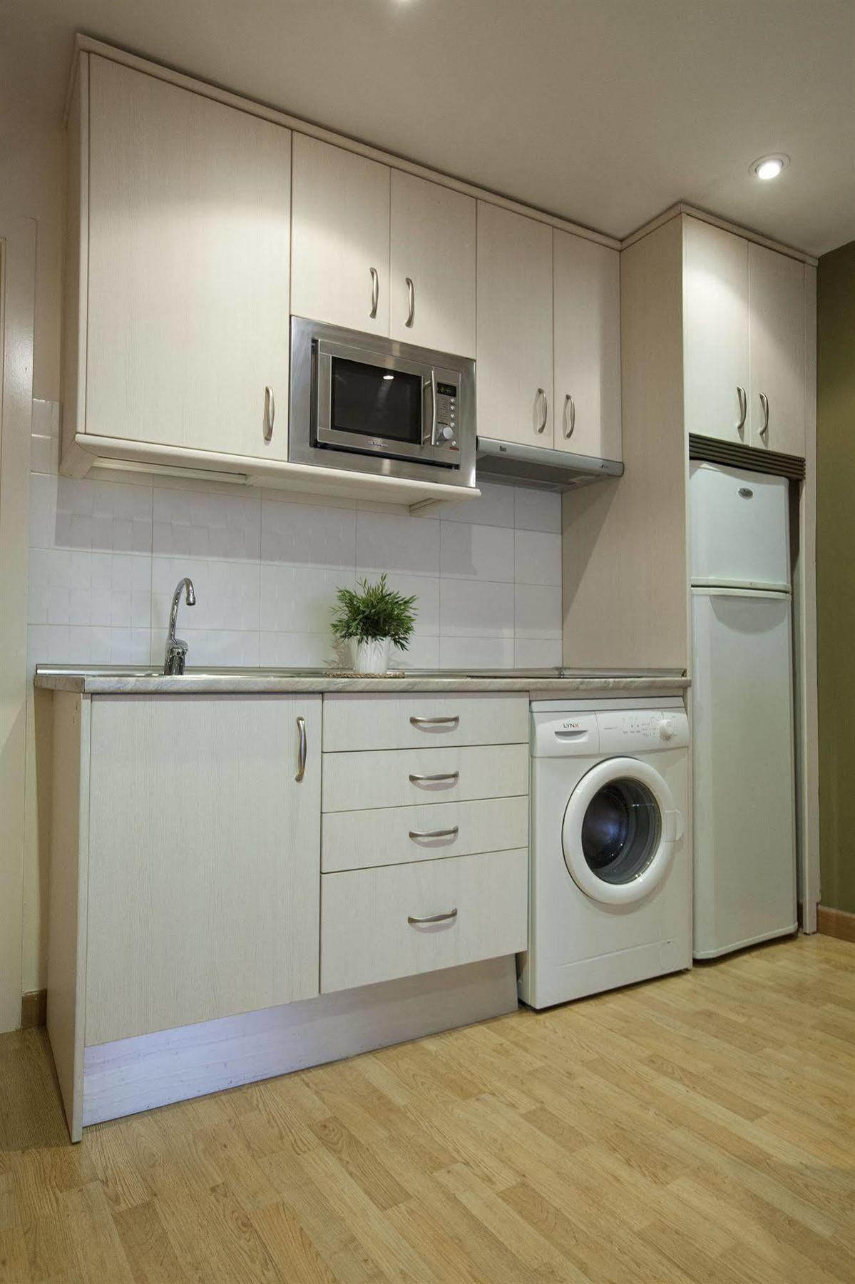 Apartamentos Apr Alcala Madrid Exterior photo