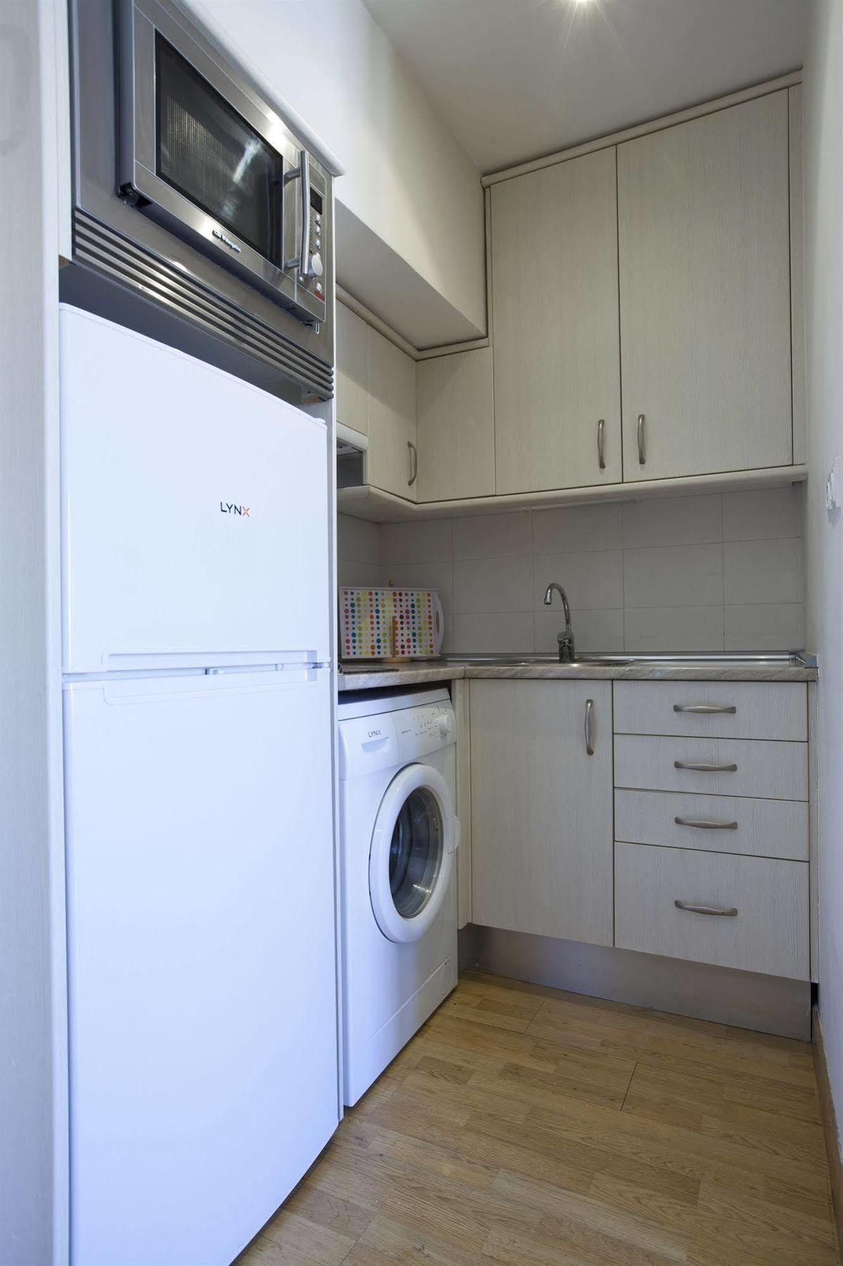 Apartamentos Apr Alcala Madrid Exterior photo